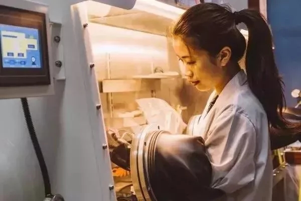 青春是用來奮斗的，除甲醛的青春最美麗！