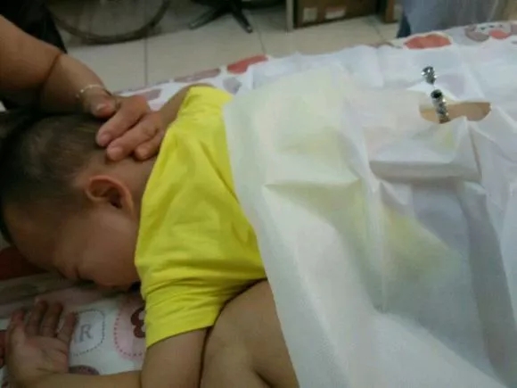 4歲男孩和媽媽辦“婚禮”，真相令人淚崩！